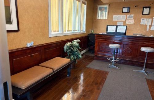 Fox Creek Hotel | Alaskan Motel