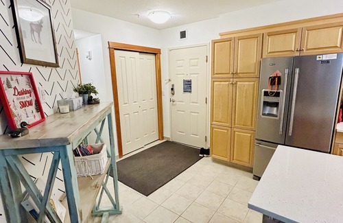 Canmore Condo | Alpine Elegance -3BR, 2BA Gem, a Stroll from Downtown Bliss