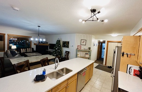Canmore Condo | Alpine Elegance -3BR, 2BA Gem, a Stroll from Downtown Bliss