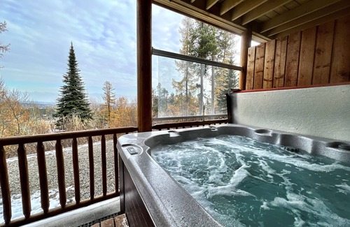 East Kootenay Condo | Alpine Retreat: 2BR Ski-In/Ski-Out Condo with Private Hot Tub