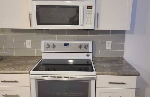 East Kildonan House | Amazing 4 Bedrooms Entire Home in Winnipeg with Free parking, Wi-fi and more