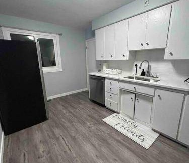 Highland Park Apartment | Apartment ∙ 2 bedrooms ∙ 4 guests