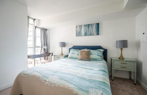 CityPlace Apartment | Aquamarine 2bd 2bath Condo with Balcony in DT