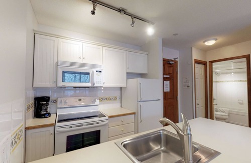 Whistler Condo | Aspens #443 Prime Ski-in Ski-out Location! Pool, Hot tubs, BBQ, sleeps 4