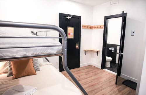 Downtown Montreal Hostel | Auberge Saintlo Montréal - Hostel