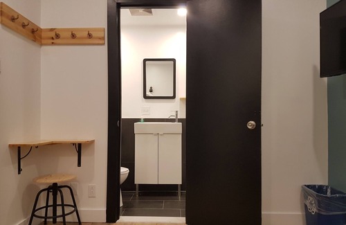 Downtown Montreal Hostel | Auberge Saintlo Montréal - Hostel