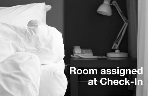 Downtown Montreal Hostel | Auberge Saintlo Montréal Hostel