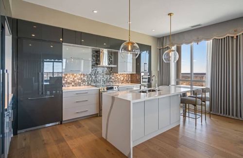 Niagara Falls Apartment | Azure | Penthouse | Fairway Views | Balcony | Gym