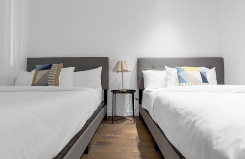 Downtown Montreal Apartment | Bakan - Loft 6Guests on Sainte Catherine St