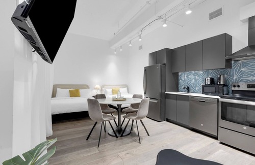 Downtown Montreal Apartment | Bakan - Loft 6Guests Perfect Location Downtown