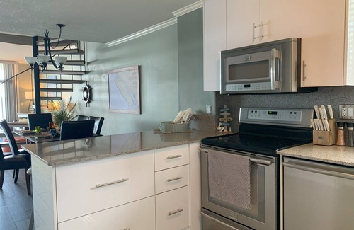 North Oyster Condo | Beach Bliss oceanfront king suite! Stunning view, pool & hot tub. Fall rates.