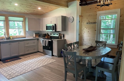 Innisfil Cottage | Beach Front Cottage on Beautiful Lake Simcoe