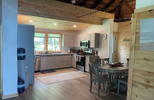 Innisfil Cottage | Beach Front Cottage on Beautiful Lake Simcoe