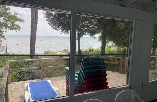 Innisfil Cottage | Beach Front Cottage on Beautiful Lake Simcoe