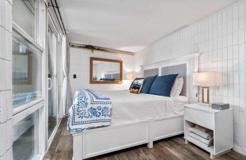 Punaluu Apartment | Beachfront Studio with Partial Ocean View