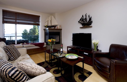Regional District of Nanaimo House | Beachside Condo with Amazing Sea Views!