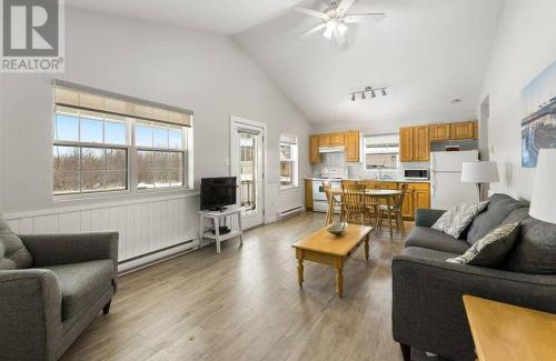 Cap-Pele Ski Chalet | Beachside Cottage w/beach access - Aboiteau Beach