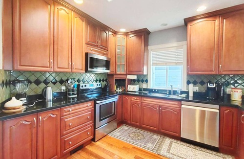 Langford House | Bear Mountain Getaway close to a golf course