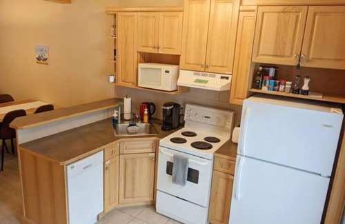Harvie Heights House | Bear Themed Townhome! 2BR 2Bath - Cozy & Rustic!