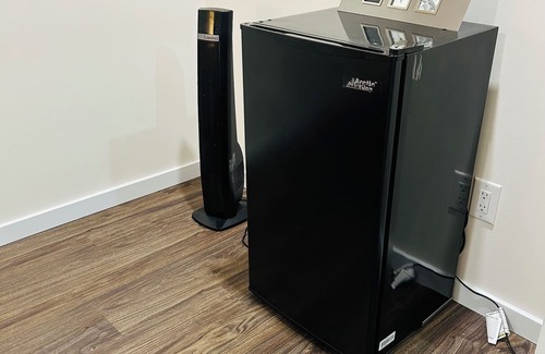 Edmonton House | Beautiful 1 bedroom basement suite with free wifi and Amazon prime