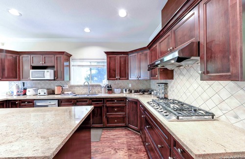 Dunbar House | Beautiful 3600 sq ft Home in Dunbar: Perfect Location, Two King Beds, large Yard