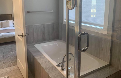 Symons Valley House | Beautiful Home for Rent - 303 Sherview Grove NW