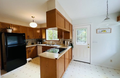 Cordova Bay House | Beautiful Home in Victoria, BC