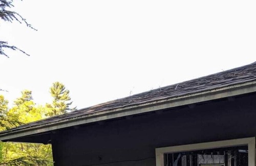 Bala Cottage | Beautiful Log Cottage & Boat House on Lake Muskoka "Tall Trees"