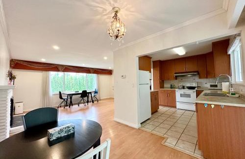 Richmond House | Beautiful Place with Kitchen, Washing Machine and Internet Near YVR Airport, Transit and Shopping Mall