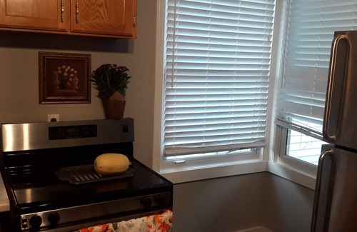 Niagara Falls House | Beautiful semi on Lundys Lane