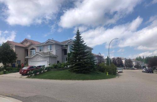 Northwest Calgary Bed & Breakfast | Bed and breakfast ∙ 2 guests