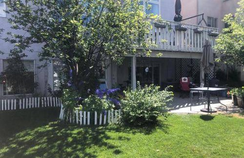 Northwest Calgary Bed & Breakfast | Bed and breakfast ∙ 2 guests