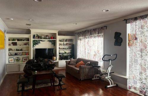 Northwest Calgary Bed & Breakfast | Bed and breakfast ∙ 2 guests