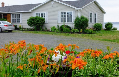 Vernon Bridge House | Bluewaters Retreat