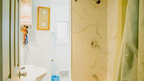 Walkerville Apartment | Brand new 1-bedroom house by the Riverfront