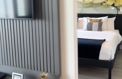 Downtown Kelowna Condo | Brand New|15th Floor|Downtown Kelowna |King Bed| Stunning Lake & City Views