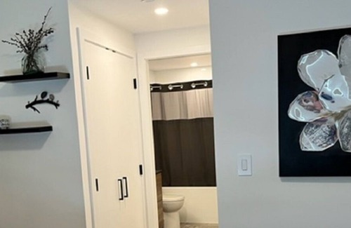 Downtown Kelowna Condo | Brand New|15th Floor|Downtown Kelowna |King Bed| Stunning Lake & City Views