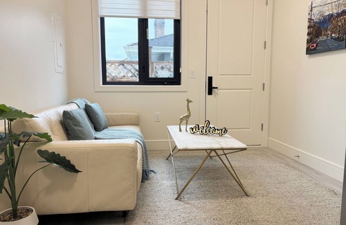 Surrey Bed & Breakfast | Brand New Cozy and quite One bedroom