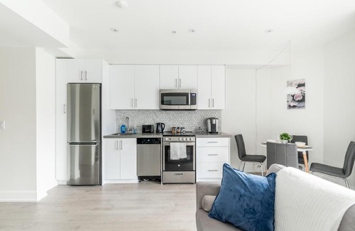 High Park-Swansea Apartment | BRAND NEW - Upscale 3BR Apartment - Steps from High Park!
