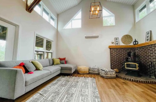 Hubley House | Breathtaking Nature Cabin 15 Min from Halifax