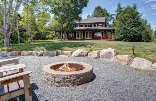 Hubley House | Breathtaking Nature Cabin 15 Min from Halifax