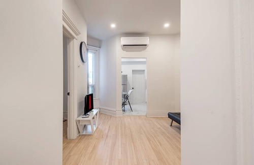 Mile End Apartment | BriGhT and COZY 3BedR in the ♥️ of MTL