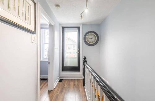 Centretown West Apartment | Bright and Stylish 1BR - Rooftop Deck - Downtown