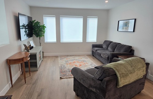 Kamloops House | Bright Daylight Suite