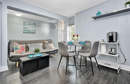 Centretown West Apartment | Bright/Modern 2BR Downtown - Rooftop Terrace!