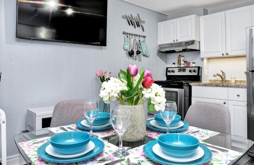 Centretown West Apartment | Bright/Modern 2BR Downtown - Rooftop Terrace!