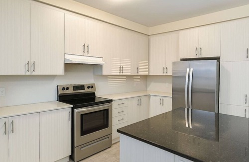 Thorold House | Bright & Stylish Family Home | Near Niagara Falls