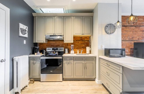 Central Hamilton Apartment | Bright & Upscale 1BR Apt with Netflix - Prime Location!