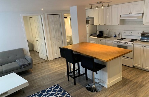 Cote-Des-Neiges—Notre-Dame-De-Grace Resort | Private room ∙ 1 guest
