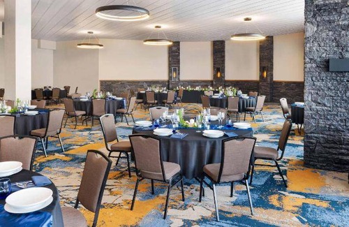 Grande Prairie Hotel | 56 m² Hotel ∙ 127 guests